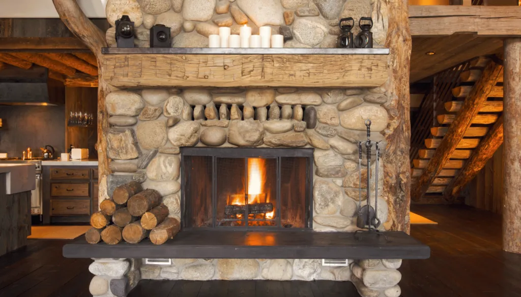 Comment nettoyer une cheminée en pierre de Dordogne