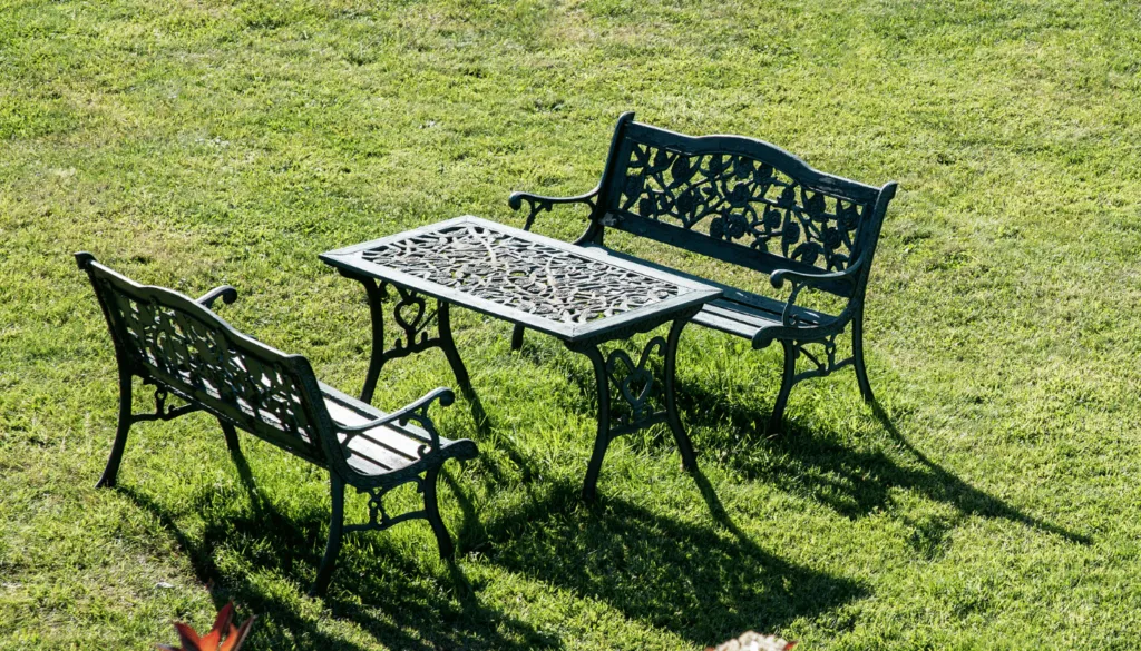 Comment raviver un salon de jardin en plastique vert